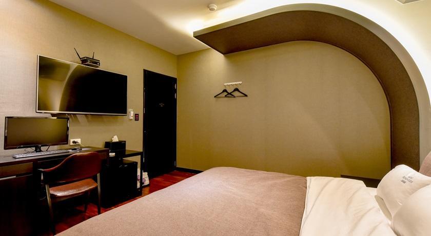 French Code Hotel Changwon Dış mekan fotoğraf