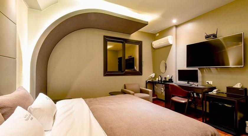 French Code Hotel Changwon Dış mekan fotoğraf