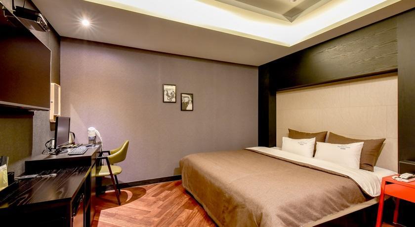 French Code Hotel Changwon Dış mekan fotoğraf