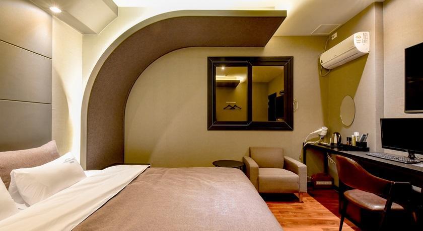 French Code Hotel Changwon Dış mekan fotoğraf