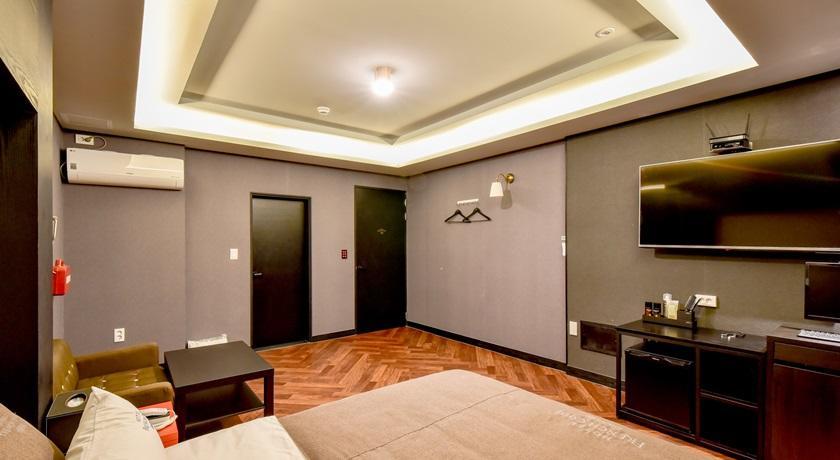 French Code Hotel Changwon Dış mekan fotoğraf