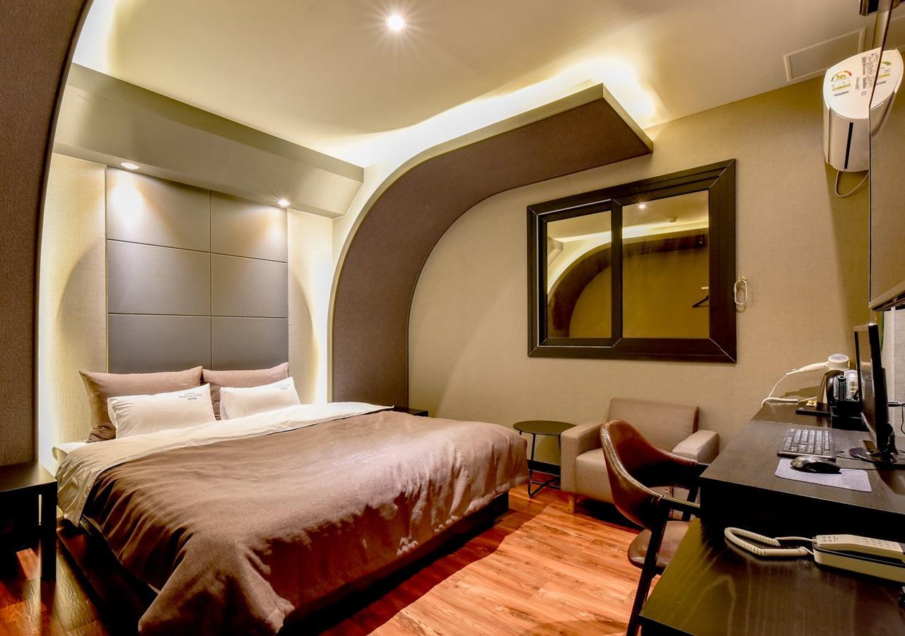 French Code Hotel Changwon Dış mekan fotoğraf