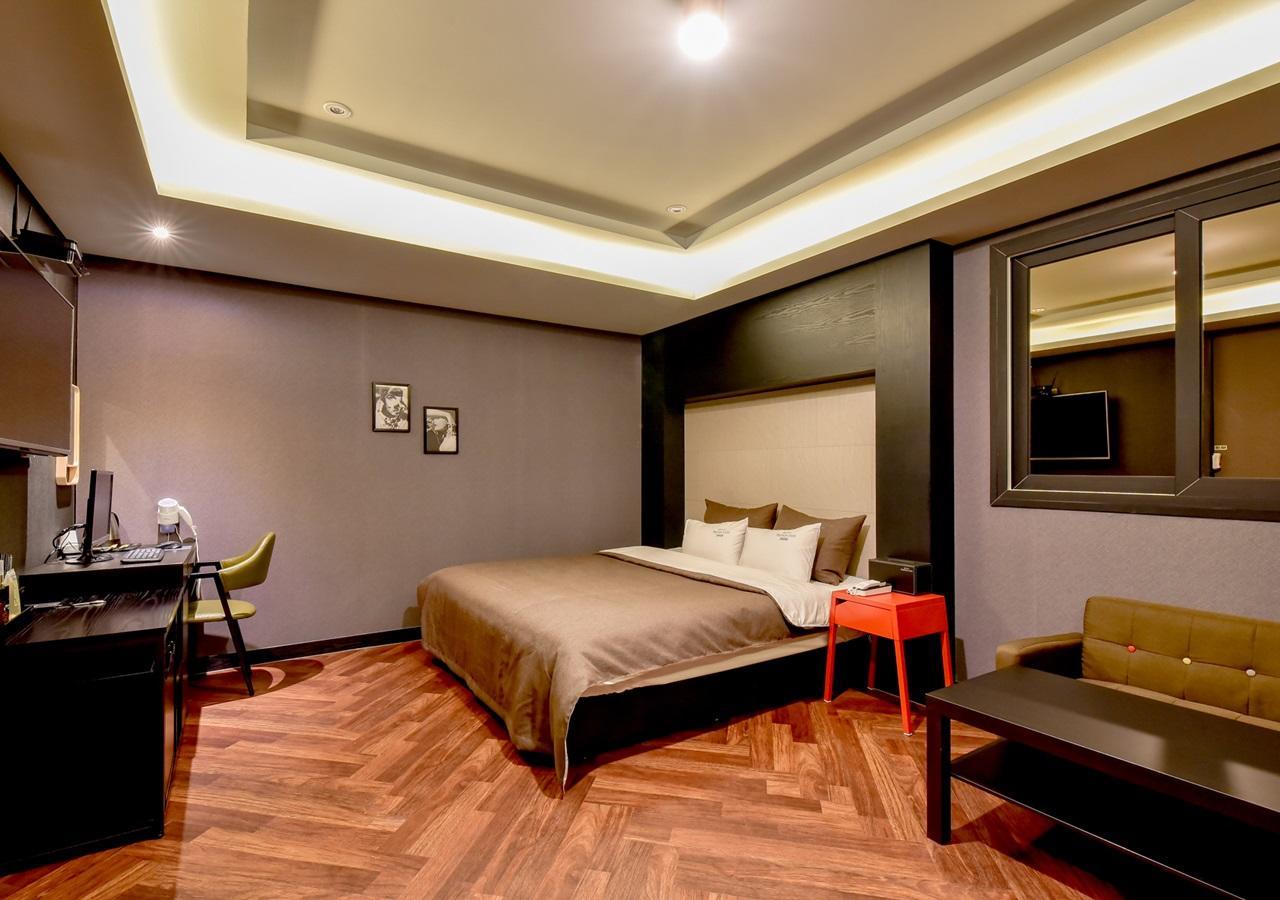 French Code Hotel Changwon Dış mekan fotoğraf