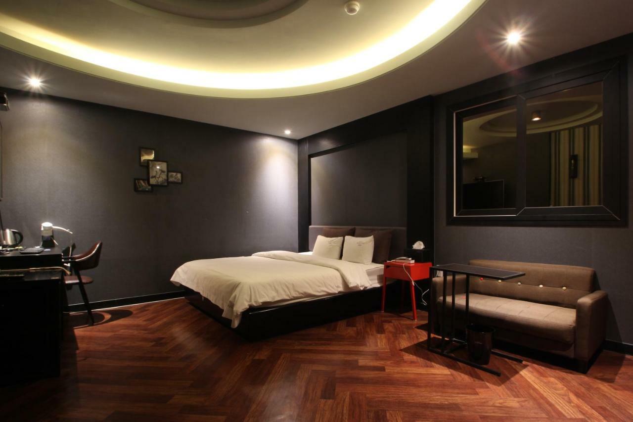 French Code Hotel Changwon Dış mekan fotoğraf