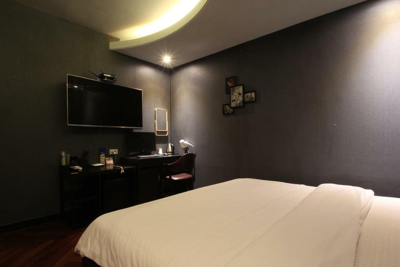 French Code Hotel Changwon Dış mekan fotoğraf
